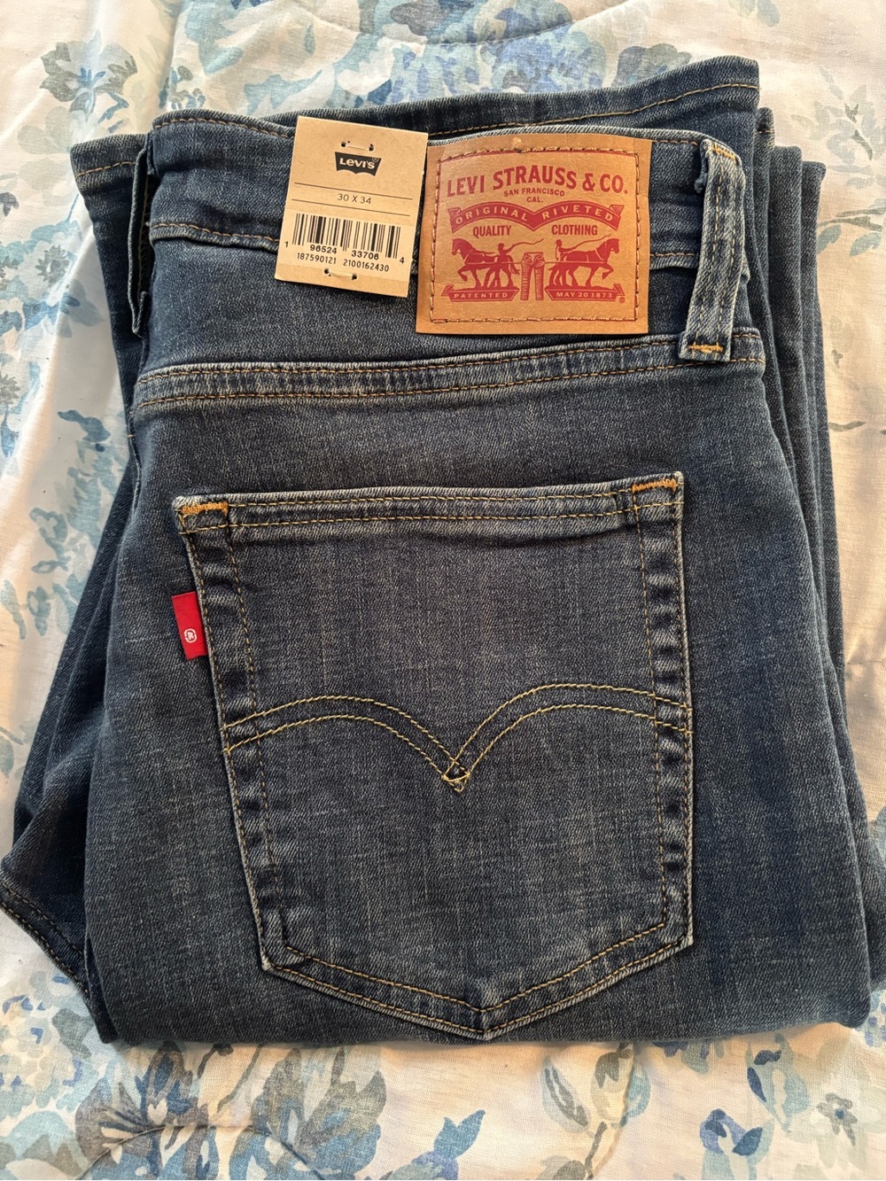 Levi's Women's 725 High-Rise Boot Cut Jeans in Medium Blue Wash